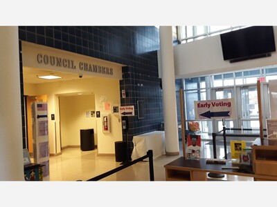 2022 Election Voting At Niles Village Center